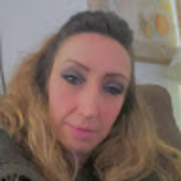 Profile Picture of Michelle Shoop (@michelleshoop) on Poshmark