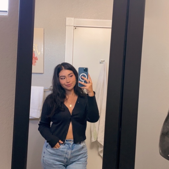 Profile Picture of Guadalupe Arceo (@guadalupayeee) on Poshmark