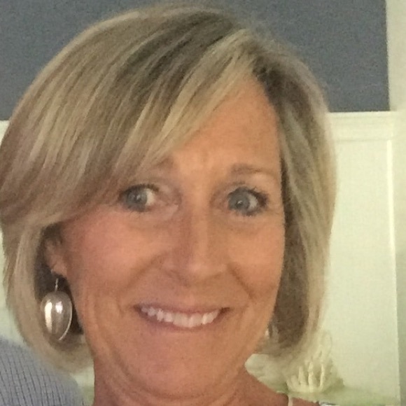 Profile Picture of Nancy Nuzzolo (@nancybeth21) on Poshmark