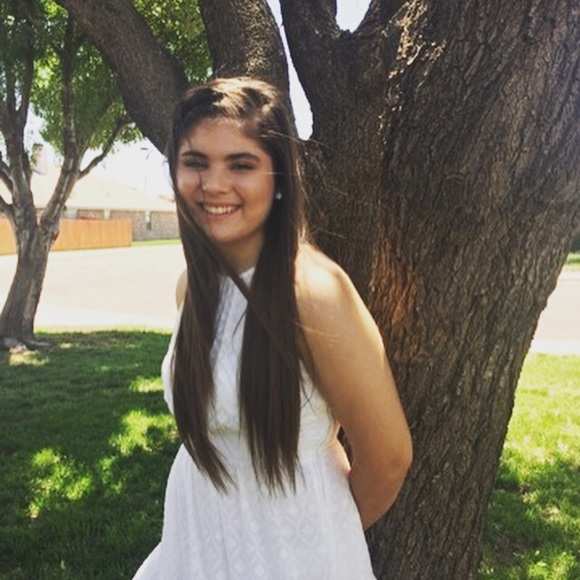 Profile Picture of Courtnie Quintela (@qcourtnie) on Poshmark