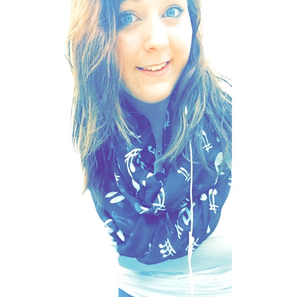 Profile Picture of Emily Wampler (@emilyw49) on Poshmark