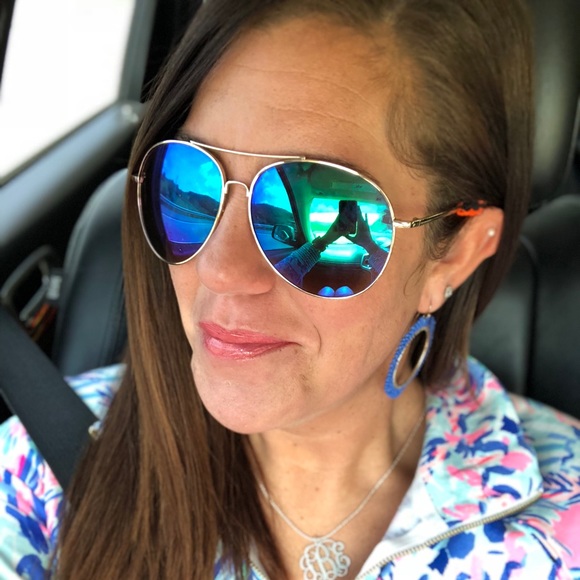 Profile Picture of Julia Bolt (@grits_lightning) on Poshmark