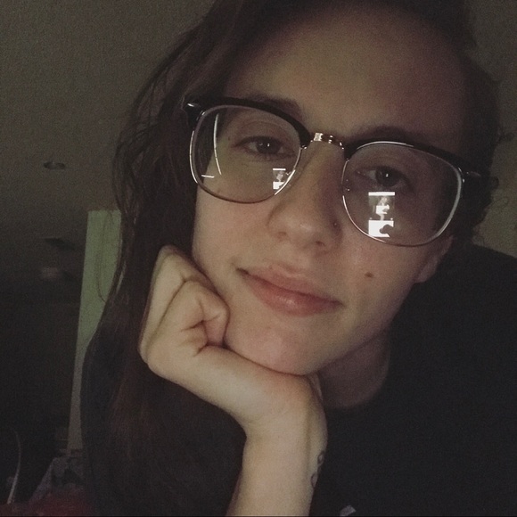 Profile Picture of Lauren Buffa (@leb4tb) on Poshmark