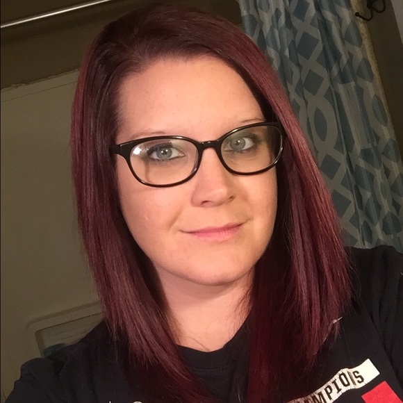 Lisa Lenarz - Poshmark Profile Picture of Lisa Lenarz (@lisalenarz) on Poshmark