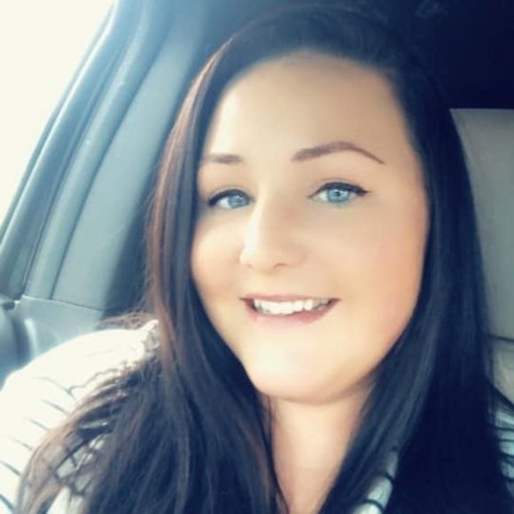 Profile Picture of Lisa Riebesell (@lisa_00_45) on Poshmark