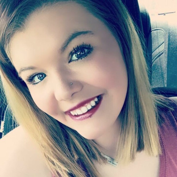 Profile Picture of Tanya Garner (@tanya_garner11) on Poshmark