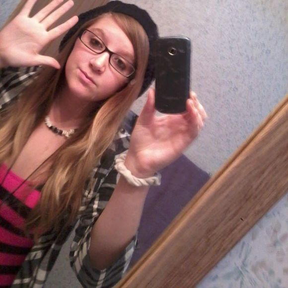 Profile Picture of Brianne Larue (@sickmixer143) on Poshmark