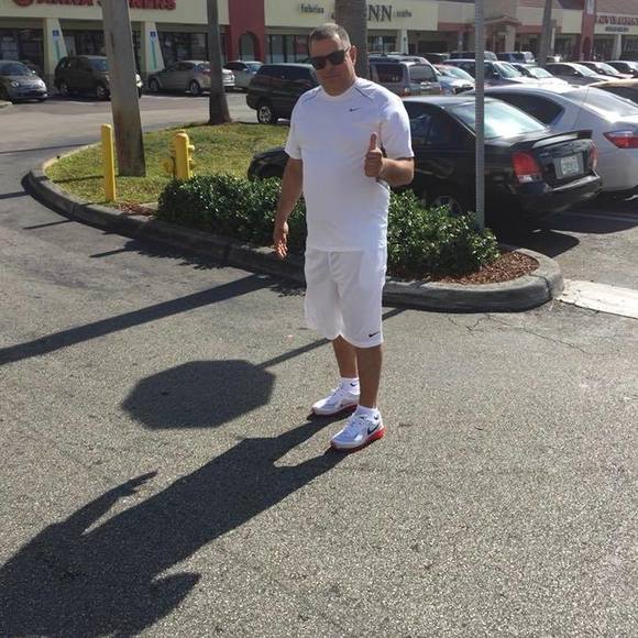 Profile Picture of Carlos Carreño (@carlos6518) on Poshmark