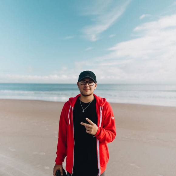 Profile Picture of Raul Kreitz (@raul_kreitz) on Poshmark