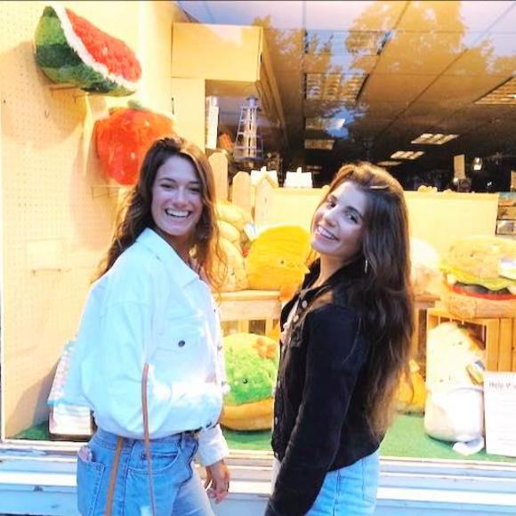 Profile Picture of Susannah Ruotolo (@susannahruotolo) on Poshmark