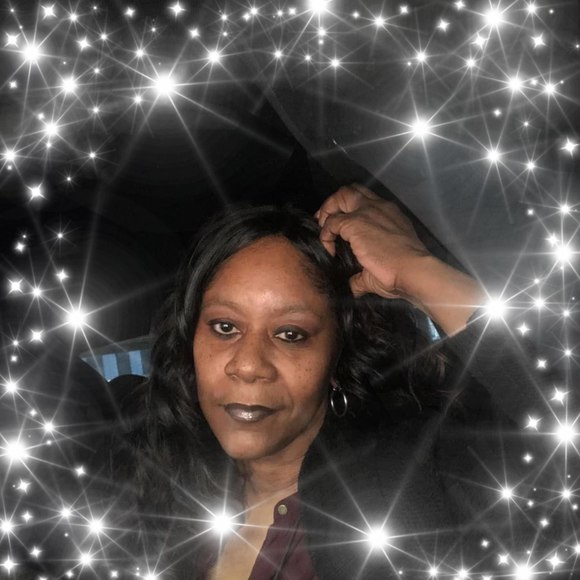 Profile Picture of Kim Ly (@kim_designs67) on Poshmark