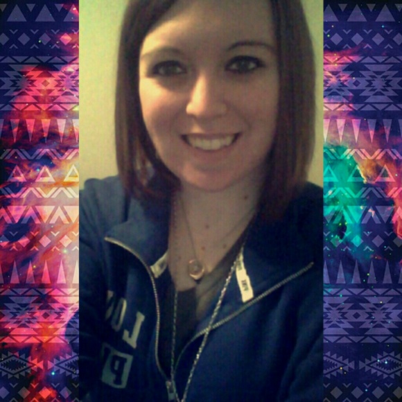 Profile Picture of Jess Roach (@jessalynn971) on Poshmark