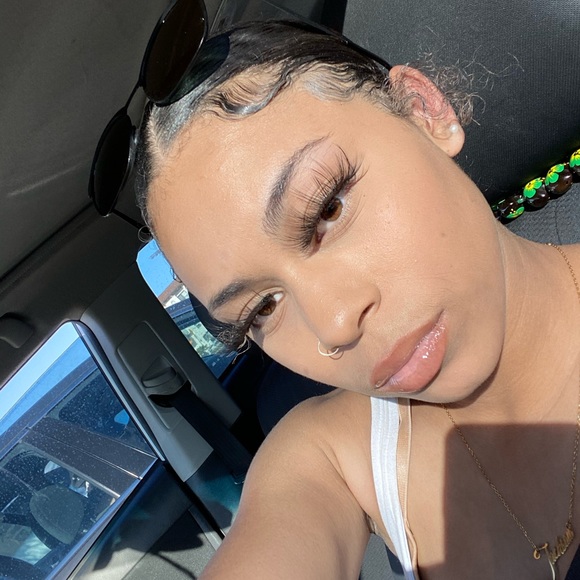 Profile Picture of Ellice Lindsey👑😘 (@ellicel) on Poshmark