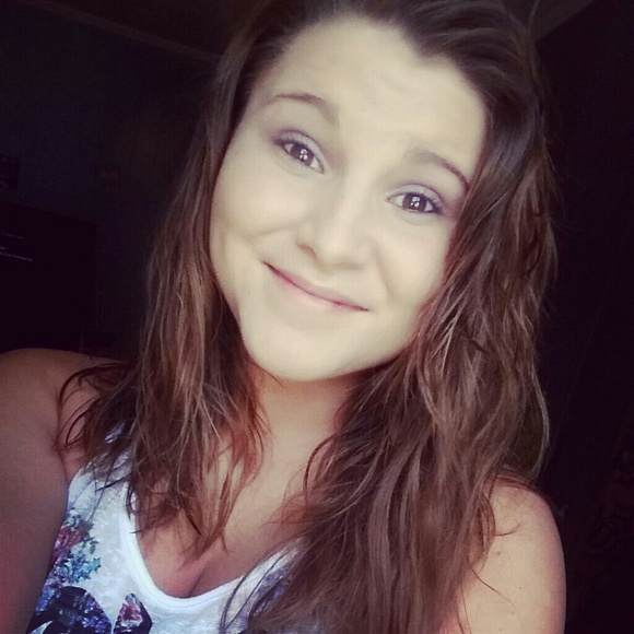 Profile Picture of Chelsea Lanningham (@clanningham) on Poshmark