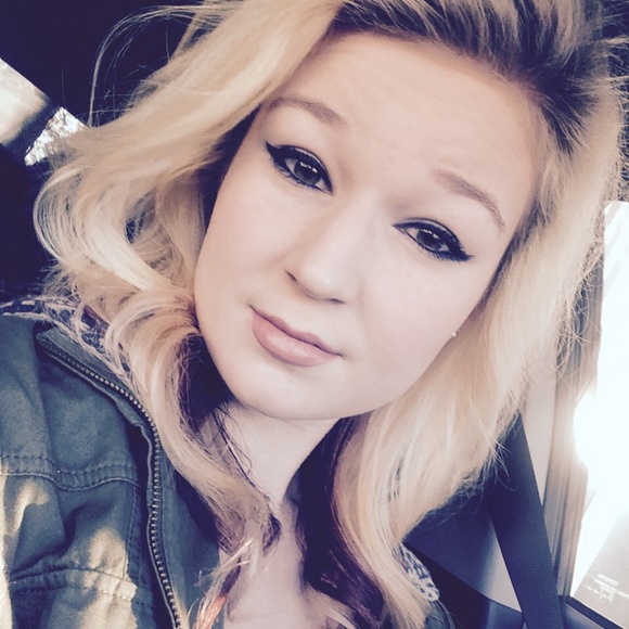 Hope Tarver - Poshmark Profile Picture of Hope Tarver (@hope_nicole99) on Poshmark