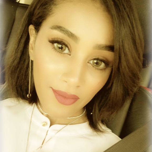 Profile Picture of Dija Lamki (@dijalamki) on Poshmark