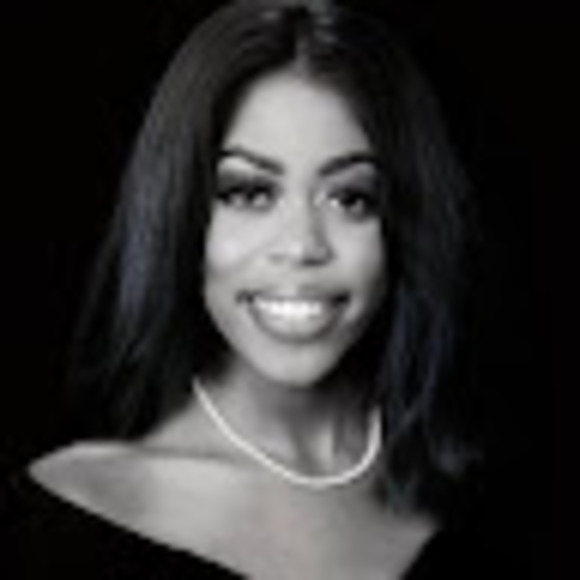 Profile Picture of C Lazell (@maelazell) on Poshmark