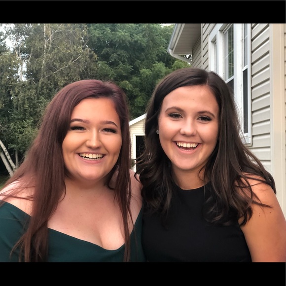 Profile Picture of Julia Jaworski (@jjaworski19) on Poshmark