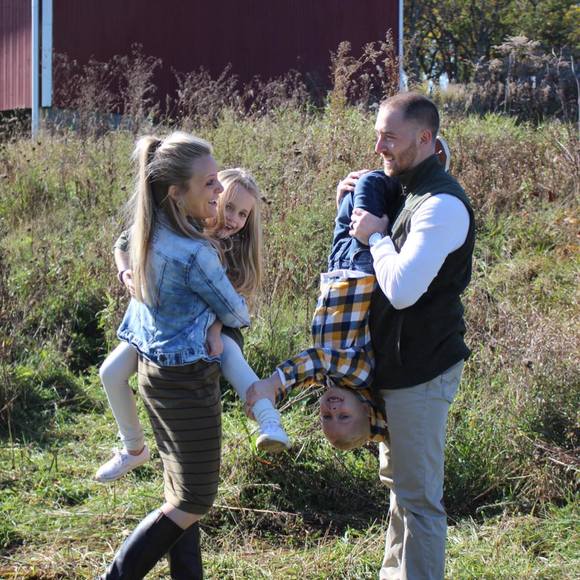 Profile Picture of Devon-lyndsay Howdershelt (@lhowdershelt09) on Poshmark