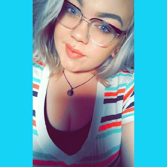 Profile Picture of Ashley Dickey (@xllitashleyllx) on Poshmark