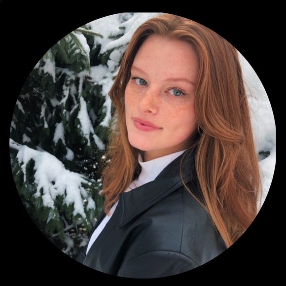 Profile Picture of Caitlin Lender (@lendercaitlin) on Poshmark