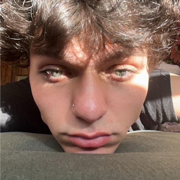 Profile Picture of Alex Barretta (@alex_barretta) on Poshmark