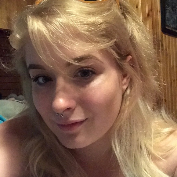 Profile Picture of Julia Whitley (@juliamwhitle) on Poshmark