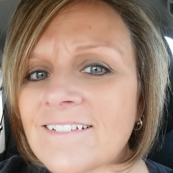 Profile Picture of Kim Albers (@kimann1127) on Poshmark