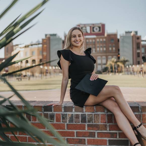 Profile Picture of Dina Dolnick (@dinadol) on Poshmark