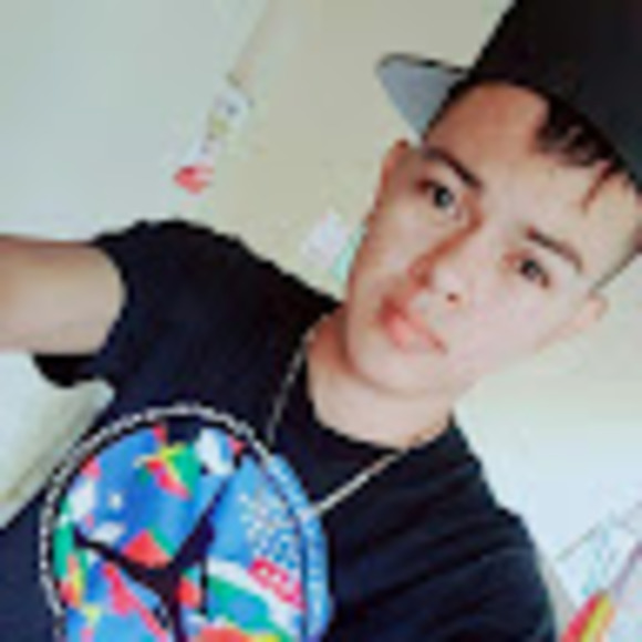 Profile Picture of Alexander Gomez (@ag215420) on Poshmark