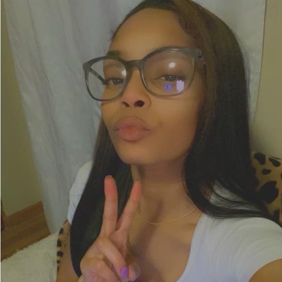 Profile Picture of Olivia Colbert (@liviaaj21) on Poshmark