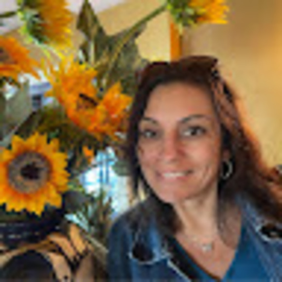 Profile Picture of Angela Lurito-brown (@luritobrown) on Poshmark