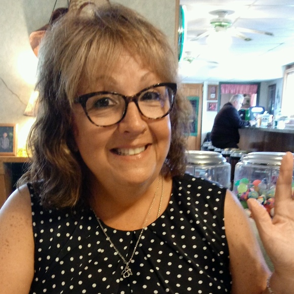 Profile Picture of Jo anne Tahaney (@jatahaney) on Poshmark