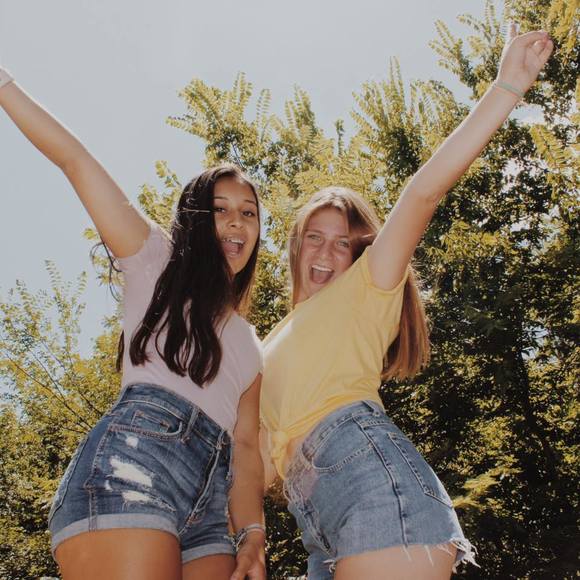 Chloe Bartlett - Poshmark Profile Picture of Chloe Bartlett (@chloebartlett14) on Poshmark