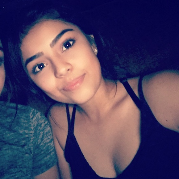 Profile Picture of Dee Estudillo (@mdee45) on Poshmark