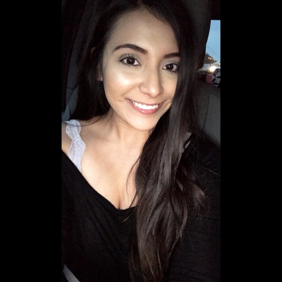Profile Picture of Vanessa Rosas (@vrosas346) on Poshmark
