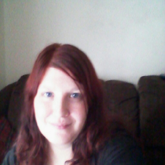 Profile Picture of Heather Depper (@hotmessmom28) on Poshmark