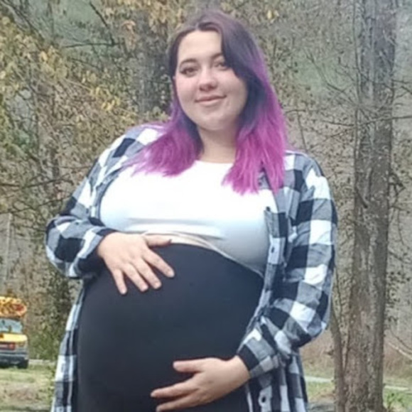 Profile Picture of Abby Lowe (@destinylowd123) on Poshmark