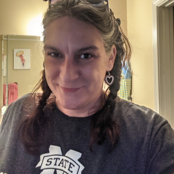 Profile Picture of Kristin leigh Heath (@dressbarnaby) on Poshmark