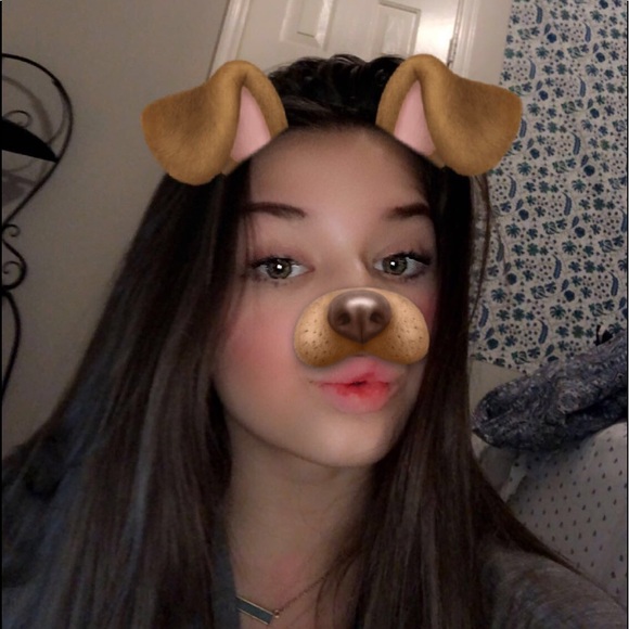 Profile Picture of Emma Lightsey (@emmalightseyyy) on Poshmark