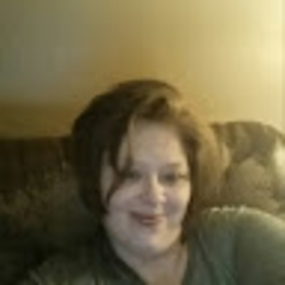 Profile Picture of Lela Schmidt (@lelaschmidt) on Poshmark