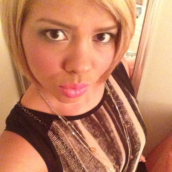 Profile Picture of Xenia Gomez (@katira1984) on Poshmark