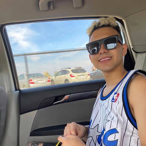 Profile Picture of David Posada (@david11827) on Poshmark