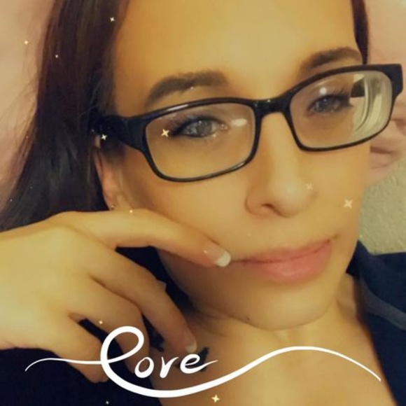 Profile Picture of Kimmie Villalobos (@paris_83) on Poshmark