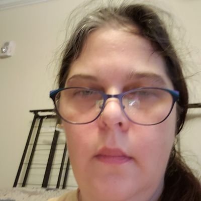 Profile Picture of Julie Tateon Twitter