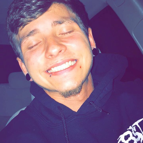 Profile Picture of Kenneth Day (@kennethday) on Poshmark