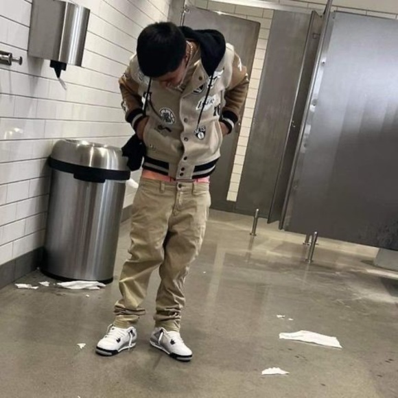 Alex Damian - Poshmark Profile Picture of Alex Damian (@ag644010) on Poshmark