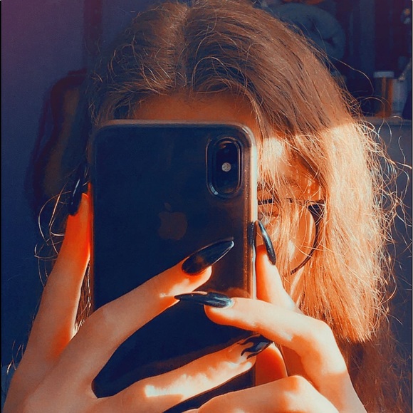 Profile Picture of Bethany Emmott (@bethremmott) on Poshmark