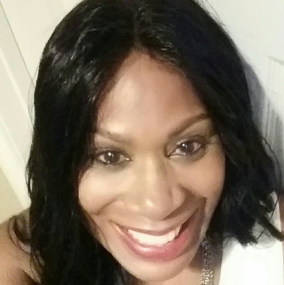 Profile Picture of Sherry Toubin (@sherry357) on Poshmark