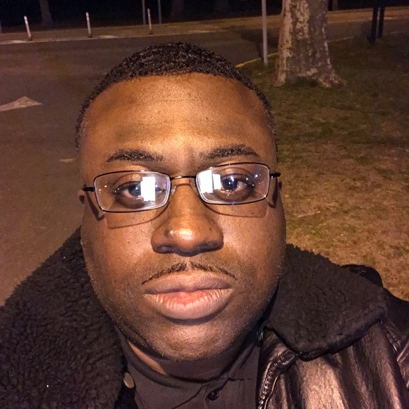 Profile Picture of Glen Richards ii (@glenrich1981) on Poshmark